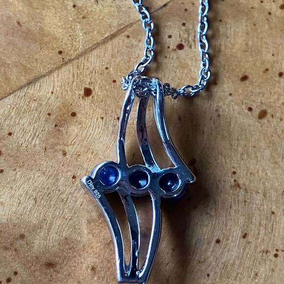 Masoala Sapphire Sterling Silver Pendant - Picture 4 of 6